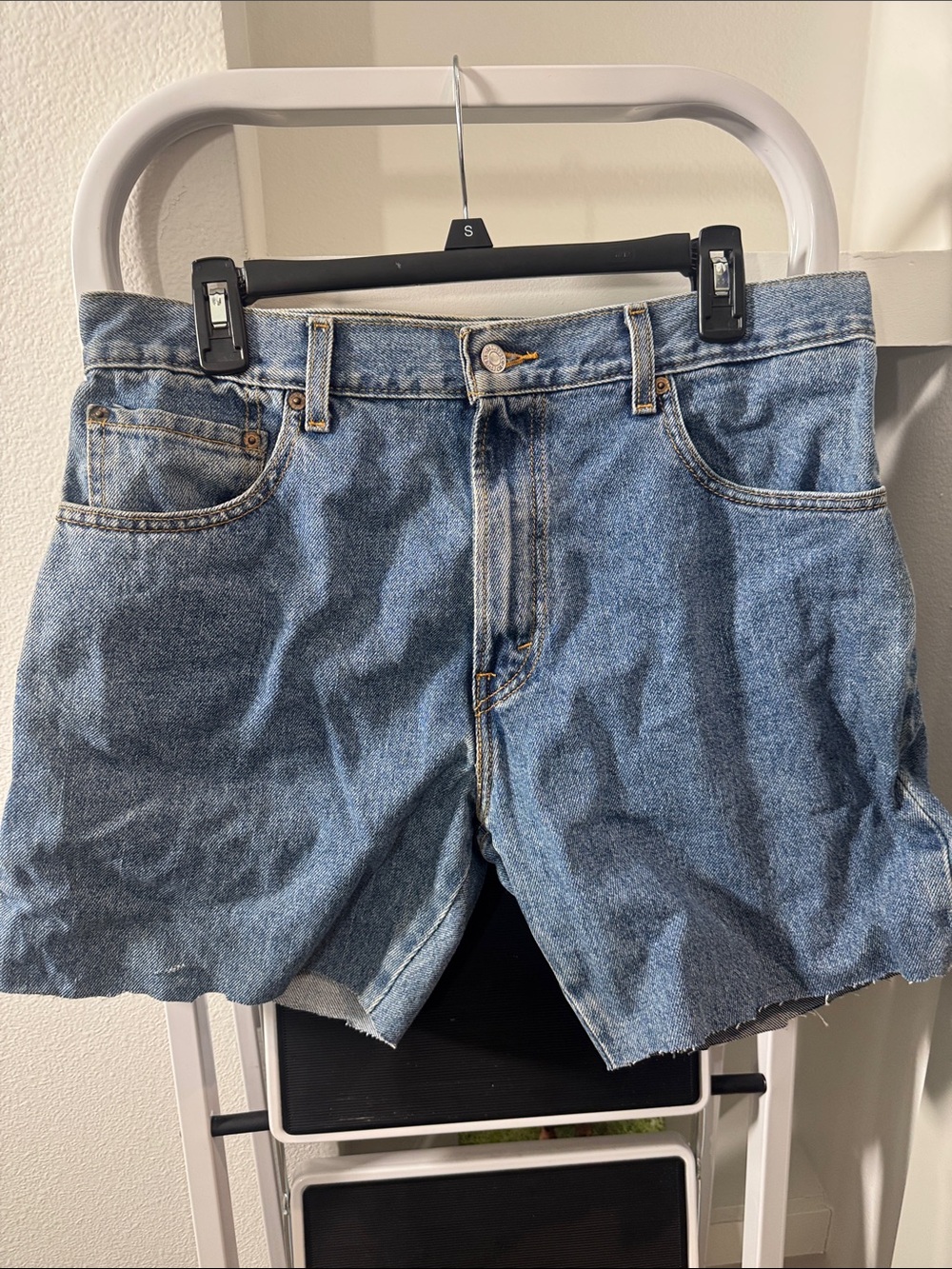 Levy’s short size 33